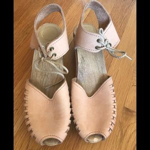 Sven N#6 wood clogs beige 37